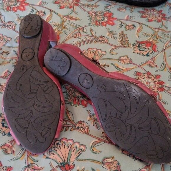 Clarks Artisan Sandals - Picture 5 of 11